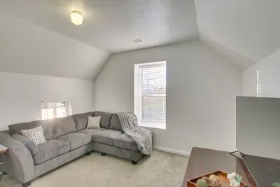 Image de Convenient Logan Apartment - 1 Block to Town!