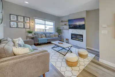 Image de New Lux 4 Bedroom W/ Arcade Games - Minutes to Hot Springs