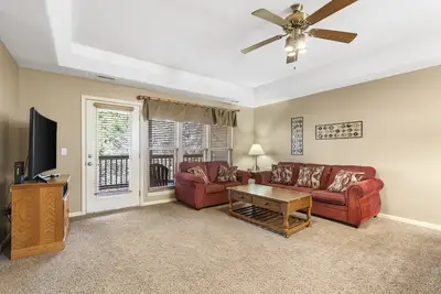 Image de Cozy 1-Bedroom Retreat with Fireplace and Spa Tub Near Sdc!