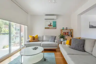Image de Breezy East A Light filled Family Retreat