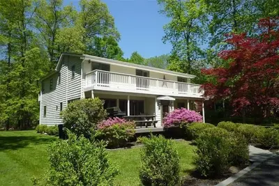 Image de The Long View of Candlewood Lake
