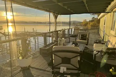 Image de Lake home