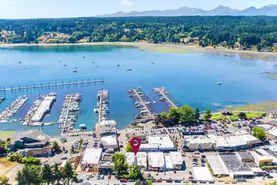 Image de Book Hotel Scandi in Downtown Poulsbo - Sleeps 24!