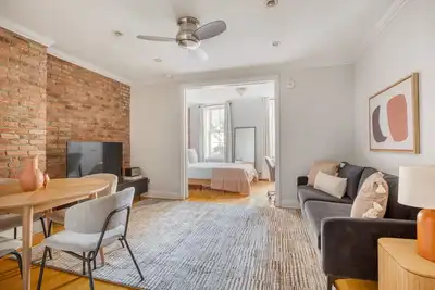 Image de Sleek West Village 2br w/ In-Unit W/D, nr Shops, by Blueground