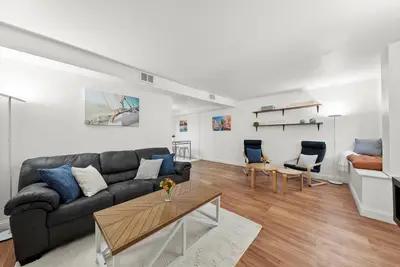 Image de Uic / Little Italy - Delightful 1 Bed 1 Bath Apt Free Parking & In-Unit Wash/Dry