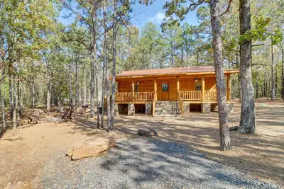Image de Tumbling Shoals Cabin Near Greers Ferry Lake!