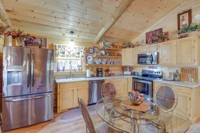 Image de Tumbling Shoals Cabin w\/ Fire Pit: 1 Mi to Lake