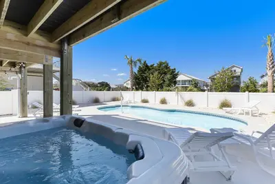 Image de Amazing Ocean Views, Dog Friendly, Heated Salt Water Pool, Hot Tub, Elevator, Beach Chairs w/ Cart