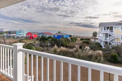 Image de Wonderful Ocean Views from Spacious Beach Home only 2 Blocks from the Beach