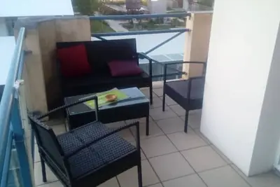 Image de Très beau t2 dans résidence avec piscine. Entièrement équipé à neuf