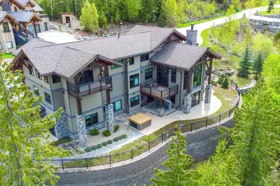 Image de Tamarack Lodge: Luxury Timber Frame Ski Lodge at Mountain Resort