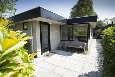 Image de Family accommodation for 4-6 people on the quiet Wildrijk park in Sint Maartenszee.