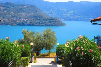 Image de Casa Lago - Vue Libre sur le Lac d'Iseo. Piscine, Luxe & Tranquillité: ★★★★★