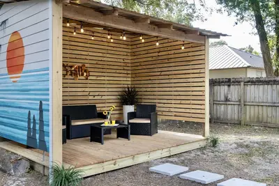 Image de Newly Reno'd | Tesla & Ev Charger | Outdoor Lounge