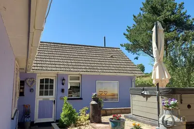 Image de Hot Tub Hideaway with friends or family. Pet friendly, luxury country retreat.