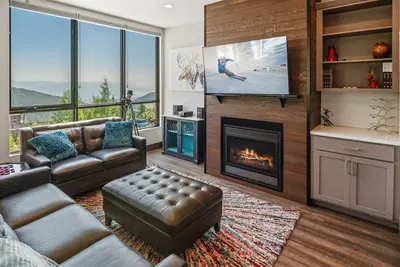 Image de Schweitzer Headwall Ski in out Townhome w/ Ski Room