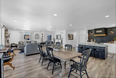 Image de Large Home In Haysville!