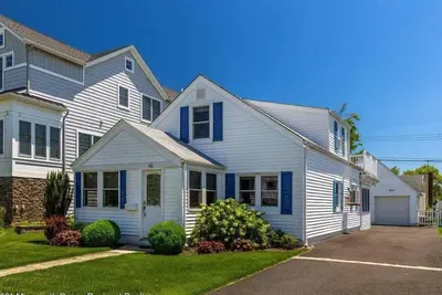 Image de Nib102 | 4br 2ba in Great location, Parking, Garage+bonus rm, Pets Ok!