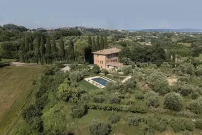 Spacious villa with stunning pool, luscious gardens