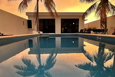 Image de Modern new build / one level with pool / near the beach and close to town