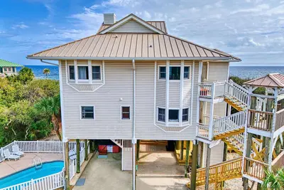 Image de Beach Front, Pet Friendly, Private Swimming Pool & Hot Tub, Outdoor Kitchen!