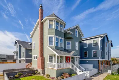 Image de Nye Beach 3-Story Victorian has Ocean Views, Beach Nearby, Two Bedrooms