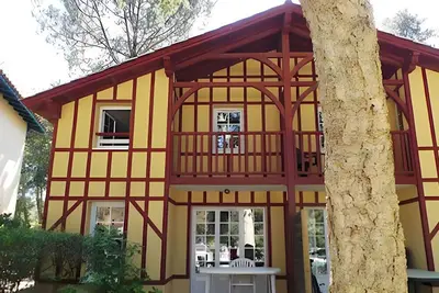 Image de Jolie maisonnette aux couleurs basques, proche de l'océan et au cœur du golf.