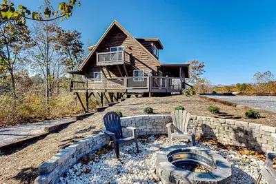 Image de Secluded cabin with modern upgrades, wrap-around deck, & Ac - mtn views