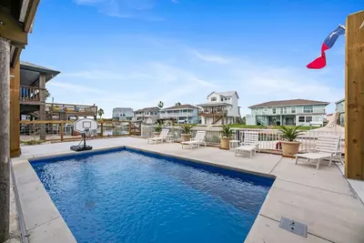 Image de Waterfront Canal home! Private Pool, Hot Tub, Fishing, Dock your Boat!