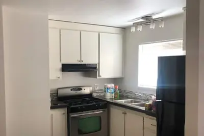 Image de 1 Bed 1 Bath in side by side Duplex