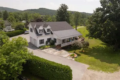 Image de Relax by \"The Water's Edge\" & enjoy amazing views and year round fun! 6br\/3. 5ba