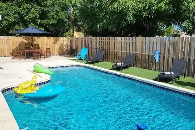 Image de House With Heated Pool Near The Beach
