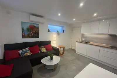 Image de Appartement T2 au calme, 2 à 4 personnes, parking privé, entièrement équipé.