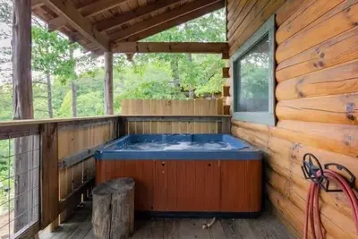 Image de Chelle's Sanctuary (2-Bedroom Cabin) with Mountain view - Pets Allowed by RedAwning