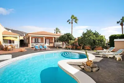 Image de Maison de vacances 'Eveas' avec piscine privée, terrasse privée et Wi-Fi