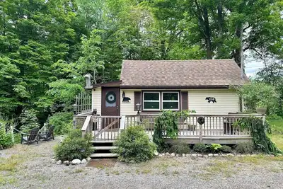 Image de Escape to a Streamside Cabin in the Lower Catskills