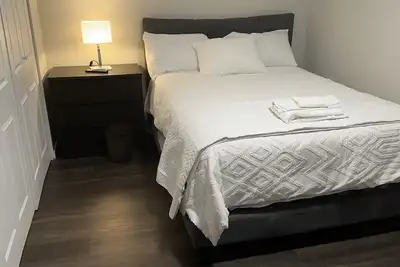 Comfortable 3 Bedroom Basement Unit (5 min to U of M