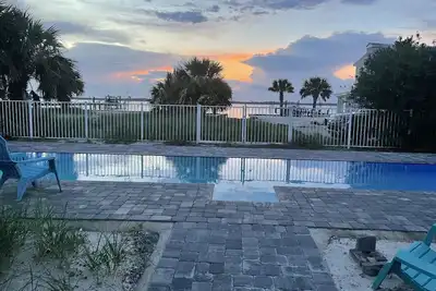 Image de Pensacola Beach Cottage private heated lap pool overlooking Santa Rosa Sound