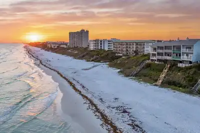 Image de 🦩Now Booking for Summer! One Life One Love Gulf-Front Townhome🦩