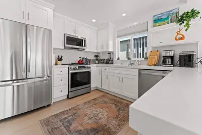 Image de Modern Beautiful 3br BeachHome Steps to the Water
