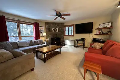 Image de Trailcreek 2 Bedroom condo. Steps to Killington Snowshed lift!