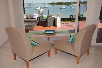 Image de Beach house on the waterfront of Soldiers Point!