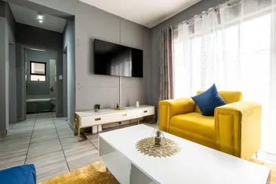 Image de Explore this stylish and classy apartment