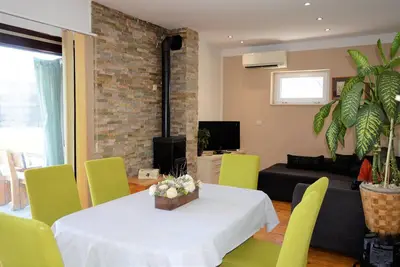 Image de Coastal Apartment - Sleeps 6, Balcony & Parking
