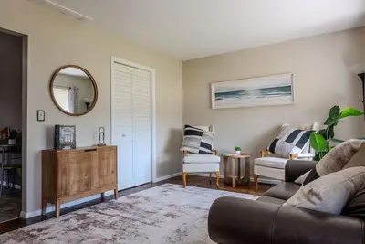 Image de Modern River Retreat Near Airport, Hospitals, Corporations