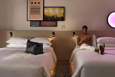 Image de Rooftop Bar Onsite! Skyline View w/ Captivating Atmosphere! Parking Available!