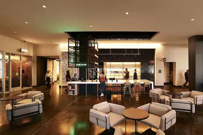 Image de Rooftop Bar Onsite! Skyline View w/ Captivating Atmosphere! Parking Available!