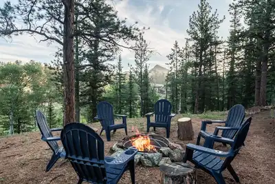 Image de 2. 5 Acre Mountain Cabin Retreat w/Sauna + Firepit