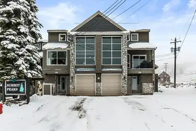 Image de Skiers' Doorstep | Priv. Hot Tub & Ski In/Ski Out