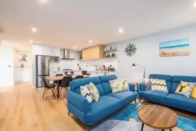 Image de New, family friendly warm unit, mountain view